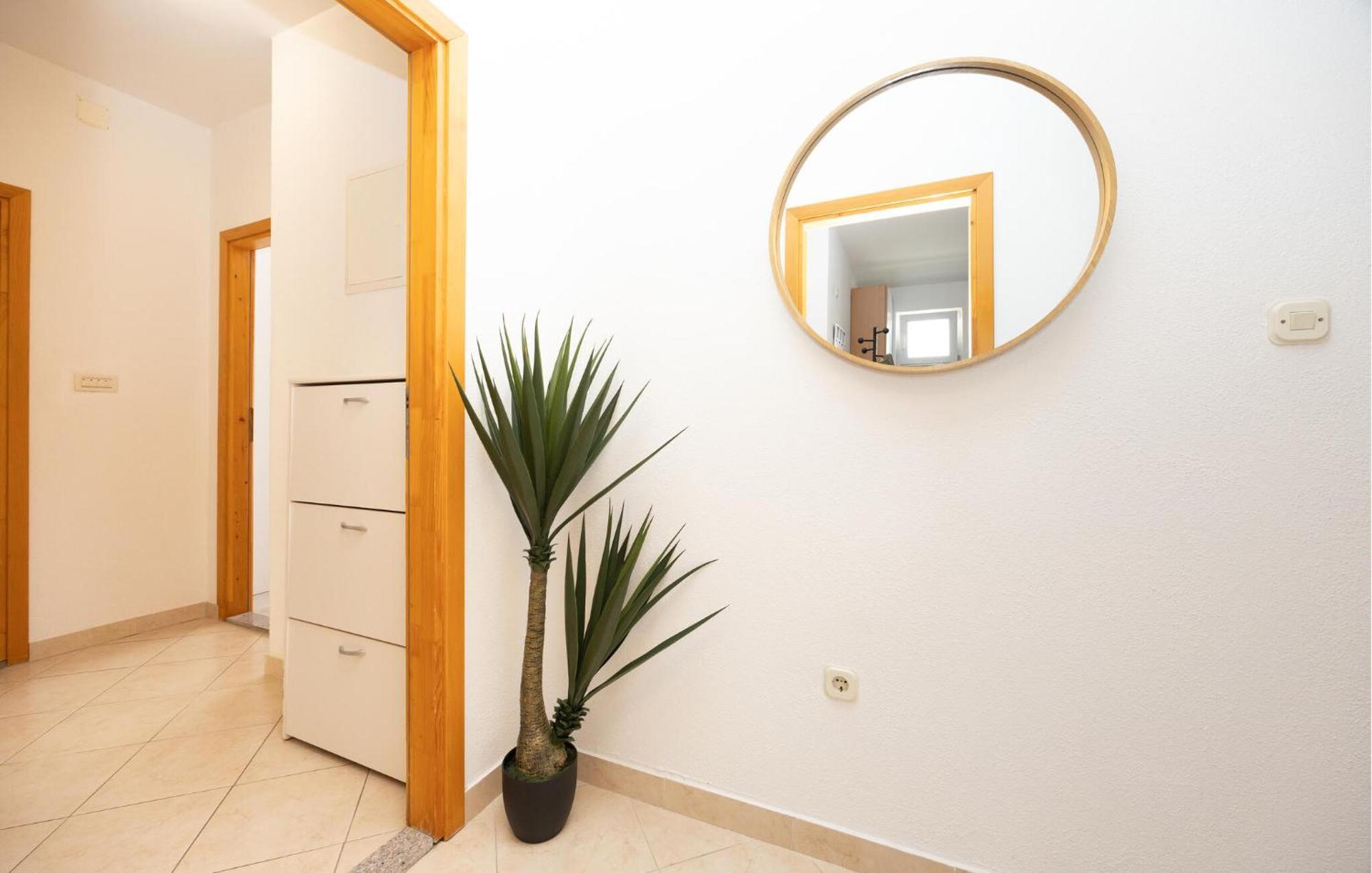 Stunning Apartment In Makarska Exterior photo